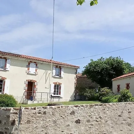 Du Puy Nyaraló