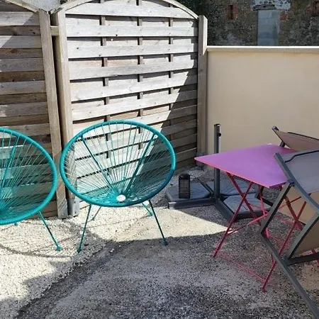 Du Puy بيت للعطل Montournais